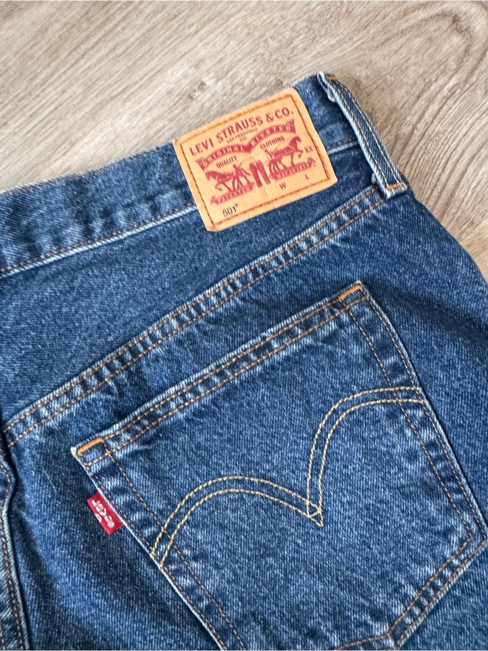 Levi’s 501 Denim Blue Jean Button Fly Shorts Women’s 31 Dark Wash - Picture 3 of 7